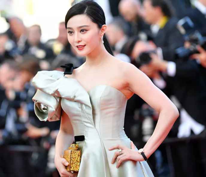 Fan Bingbing during an award function. income, earning, net worth, salary